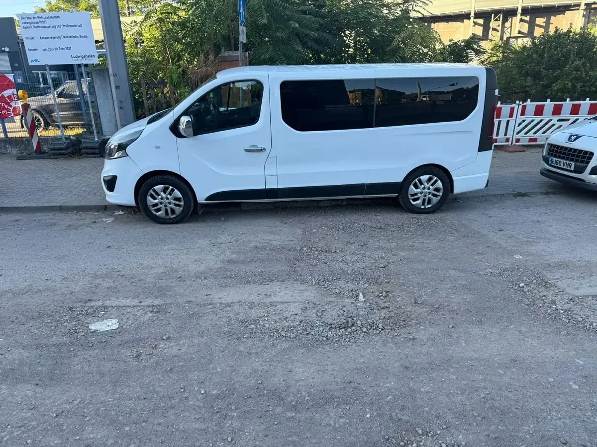 Gebraucht Opel Vivaro 125 PS (91 kW) 2016 Weiß Van / Kleinbus
