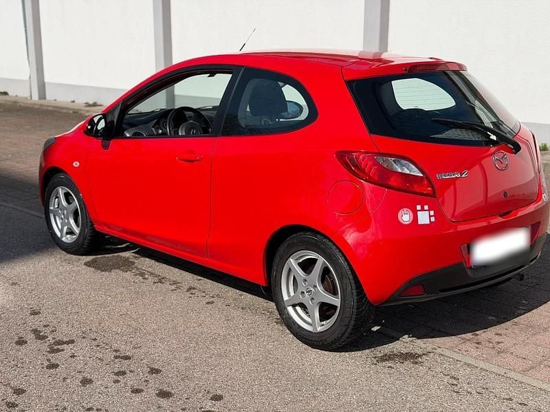 Gebraucht Mazda 2 Inclusive 75 PS (55 kW) 2010 Rot Kleinwagen