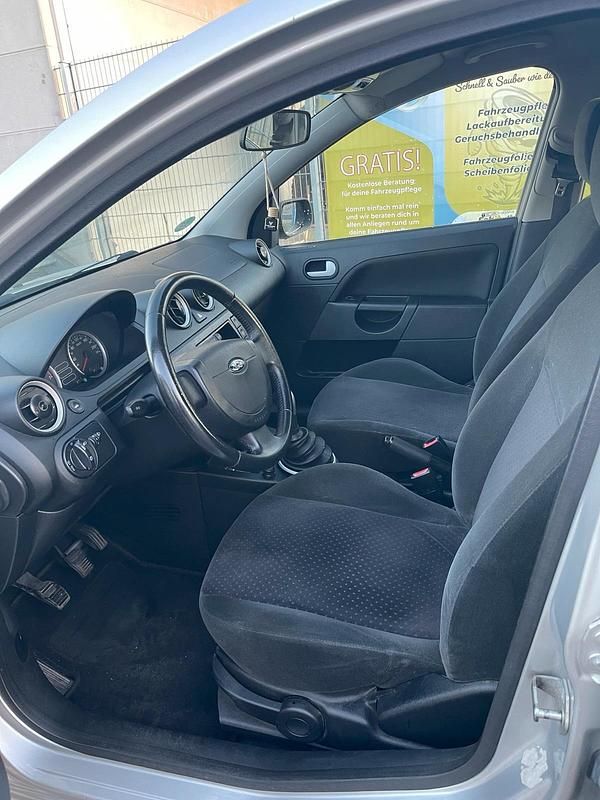 Silber Gebraucht 2005 Ford Fiesta Kleinwagen | 1.000 € (Guter Preis) - Bild 1/4