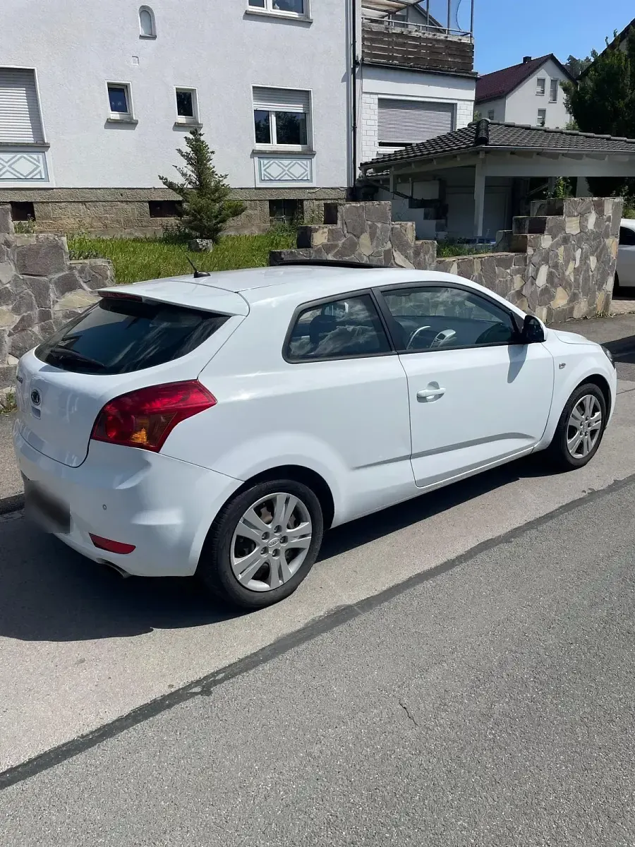 Gebraucht Kia Ceed 126 PS (92 kW) 2009 Weiß Kleinwagen