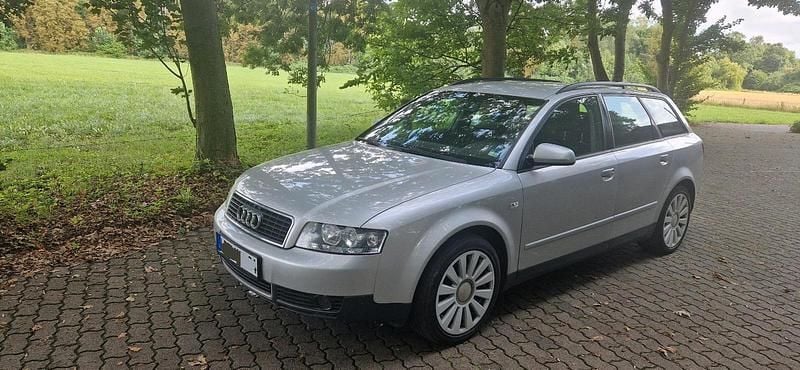 Silber Gebraucht 2002 Audi A4 Kombi | 1.899 € (Fairer Preis) - Bild 1/4