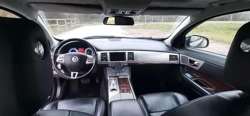 Gebraucht Jaguar XF Portfolio 241 PS (177 kW) 2010 Grau Limousine