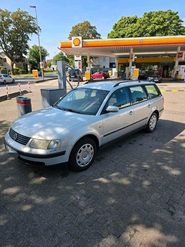Silber Gebraucht 1998 VW Passat Kombi | 600 € - Bild 1/4