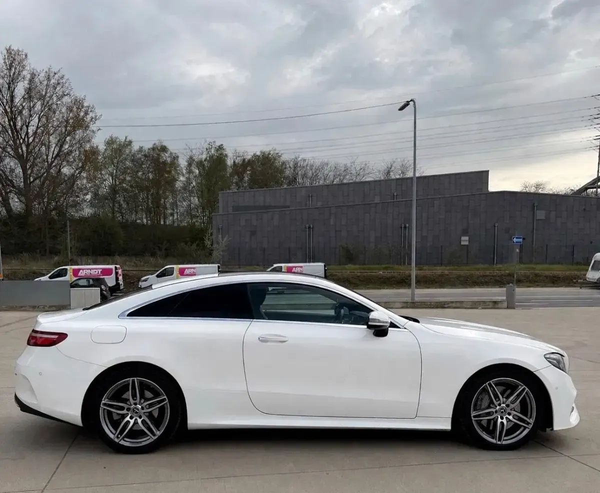 Gebraucht Mercedes E350 AMG 300 PS (220 kW) 2019 Weiß Coupé