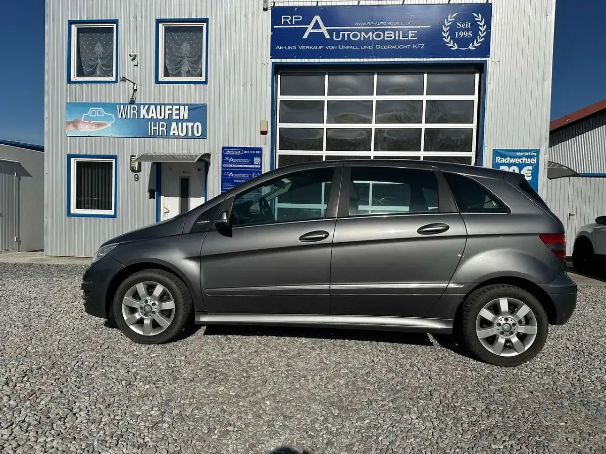 Gebraucht Mercedes B180 116 PS (85 kW) 2010 Grau Van / Kleinbus
