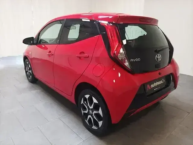 Gebraucht Toyota Aygo Team 72 PS (52 kW) 2021 Rot Kleinwagen