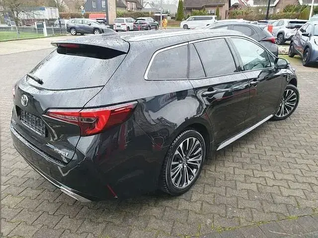Gebraucht Toyota Corolla Team 140 PS (102 kW) 2024 Schwarz metallic Kombi