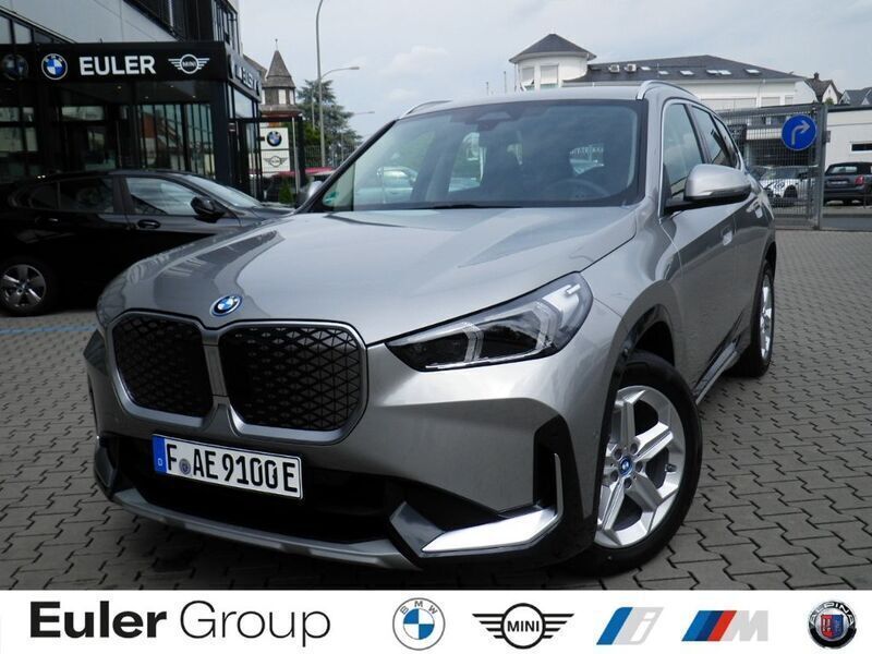 Silber Gebraucht 2025 BMW iX1 SUV | 53.199 € - Bild 1/3