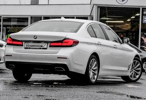 Gebraucht BMW 530 Sport Line 286 PS (210 kW) 2022 Weiß Limousine