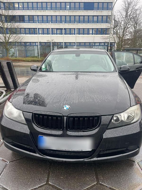 Schwarz Gebraucht 2006 BMW 318 Limousine | 2.400 € (Superpreis) - Bild 1/4