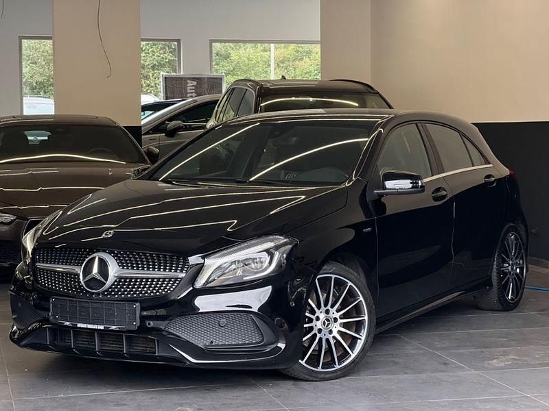 Schwarz Gebraucht 2018 Mercedes A180 AMG line Limousine | 16.490 € (Superpreis) - Bild 1/4