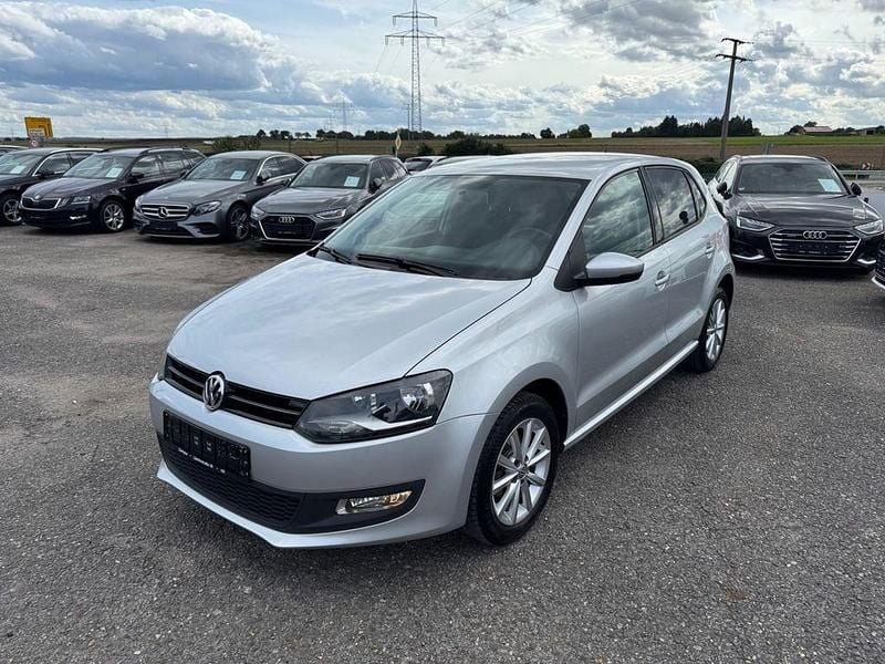 Silber Gebraucht 2013 VW Polo Comfortline Limousine | 6.190 € (Guter Preis) - Bild 1/4