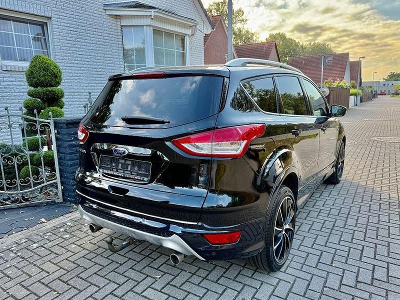 Gebraucht Ford Kuga Individual 179 PS (131 kW) 2015 Schwarz SUV