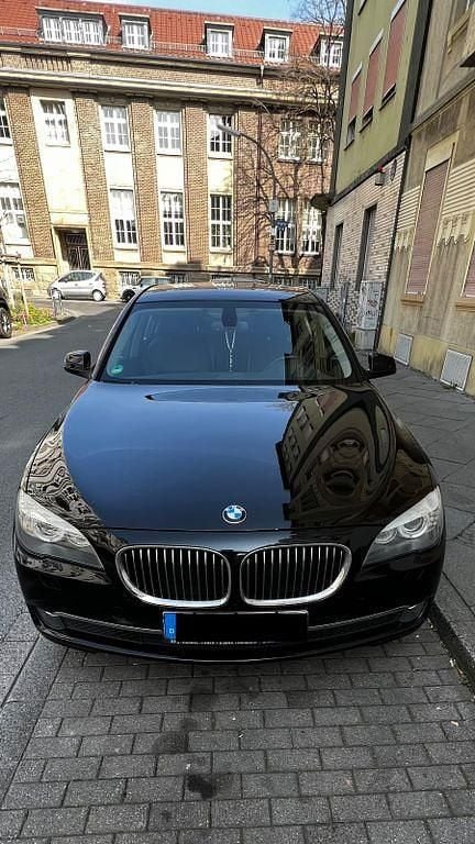 Second-hand BMW 730 245 CP (180 kW) 2011 Negru Berlinǎ