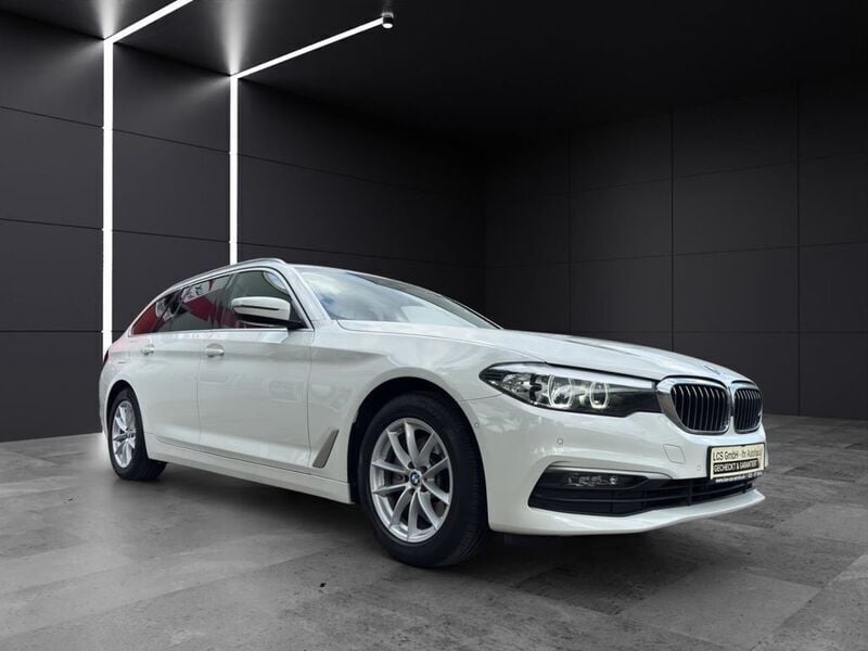 Weiss Gebraucht 2019 BMW 520 Performance Kombi | 24.880 € (Superpreis) - Bild 1/4