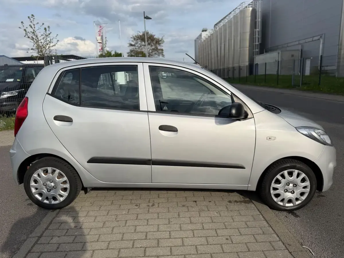 Brugt Hyundai i10 Edition 69 HK (50 kW) 2012 Sølv Hatchback
