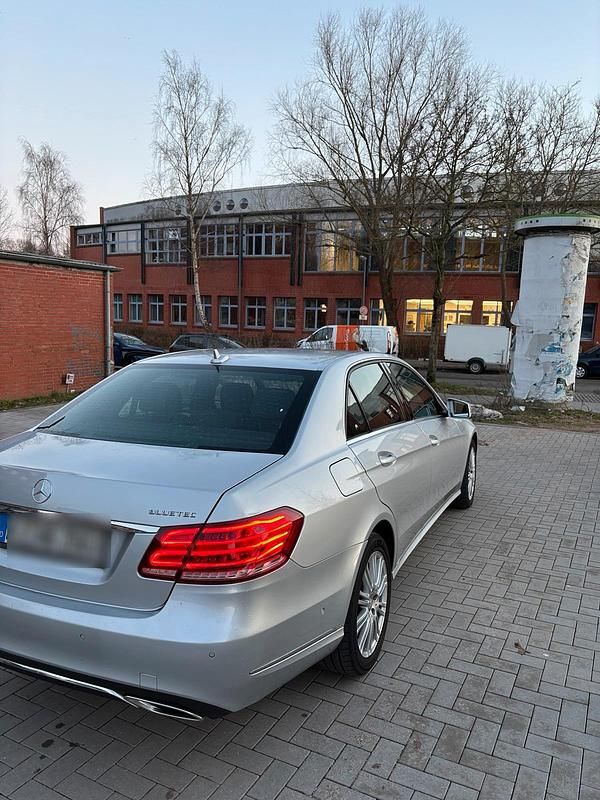 Gebraucht Mercedes E200 136 PS (100 kW) 2015 Silber Limousine