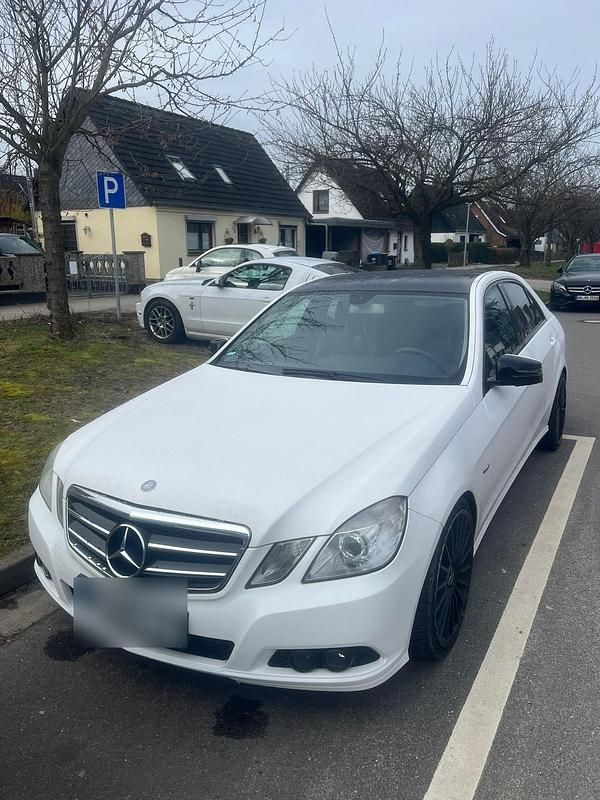 Gebraucht Mercedes E220 210 PS (154 kW) 2009 Weiß Limousine