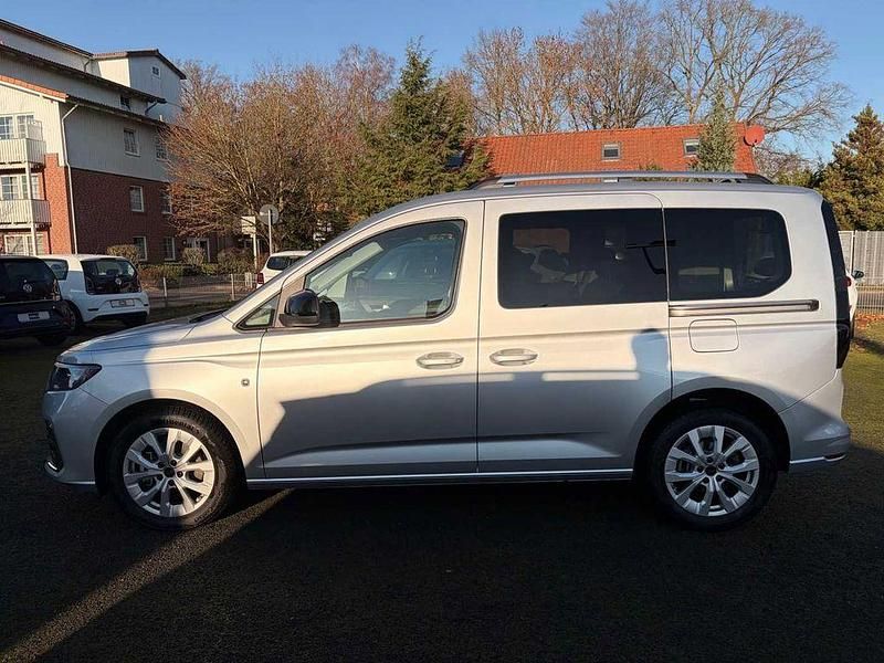 Gebraucht Ford Tourneo Connect Titanium 116 PS (85 kW) 2025 Silber Van / Kleinbus