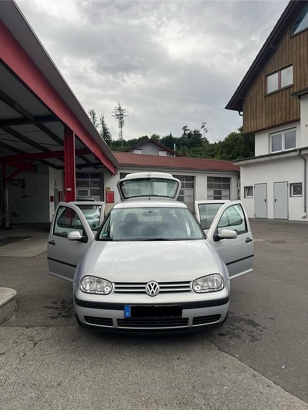 Silber Gebraucht 2000 VW Golf IV Kleinwagen | 1.000 € (Superpreis) - Bild 1/4