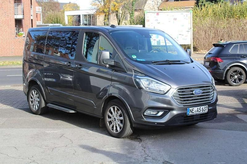 Gebraucht Ford Tourneo Titanium 131 PS (96 kW) 2020 Grau Van / Kleinbus