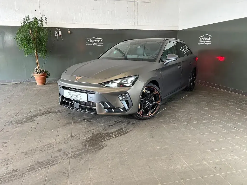 Używany Cupra Leon VZ 272 KM (200 kW) 2025 Brązowy Sedan/Limuzyna