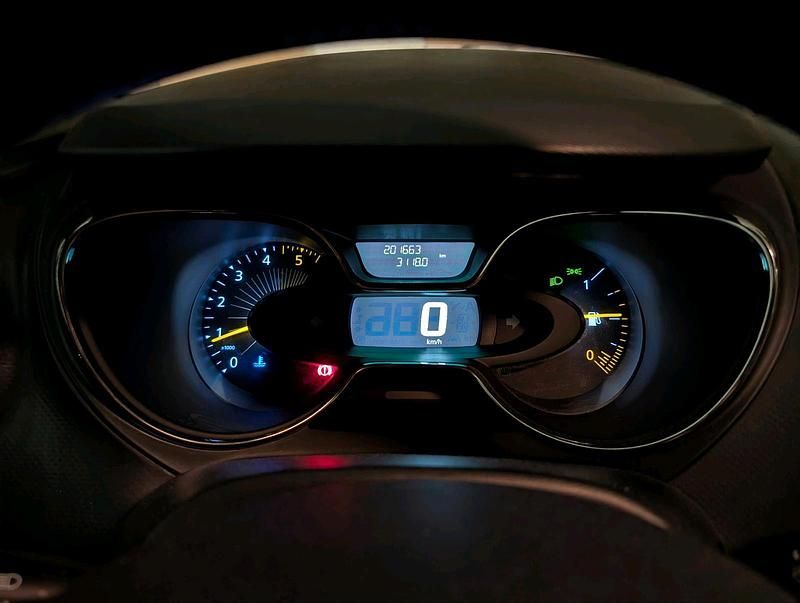 Second-hand Renault Captur 90 CP (66 kW) 2015 Argintiu SUV