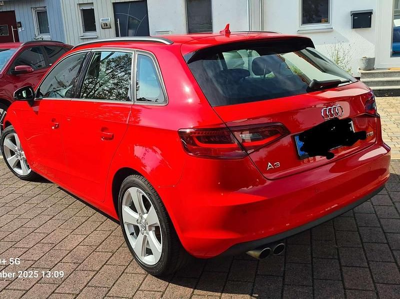 Gebraucht Audi A3 Ambiente 125 PS (91 kW) 2015 Rot Limousine