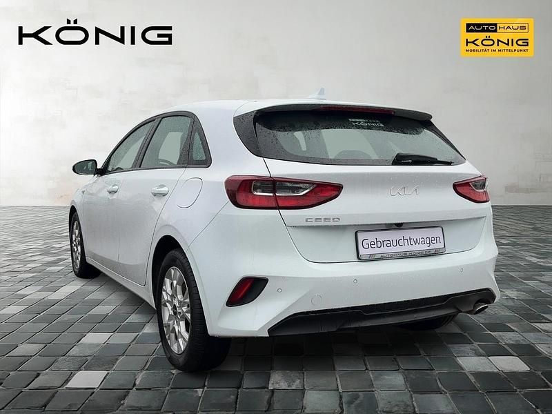 Gebraucht Kia Ceed Edition 7 101 PS (74 kW) 2023 Weiß Kleinwagen
