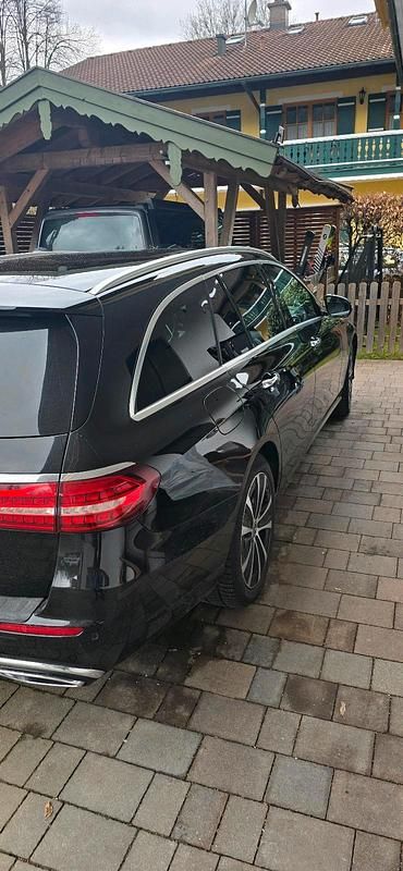 Gebraucht Mercedes E400 330 PS (242 kW) 2022 Schwarz Kombi