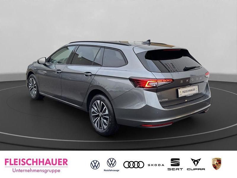 Neu Skoda Superb Selection 150 PS (110 kW) 2026 Graphitegrau metallic Kombi