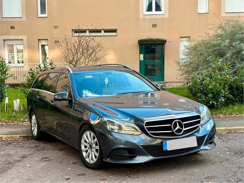 Grau Gebraucht 2014 Mercedes E220 Avantgarde Kombi | 13.850 € (Guter Preis) - Bild 1/4