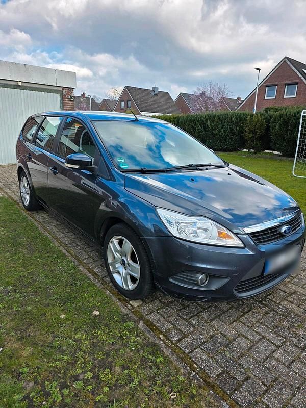 Gebraucht Ford Focus 101 PS (74 kW) 2010 Grau Kombi