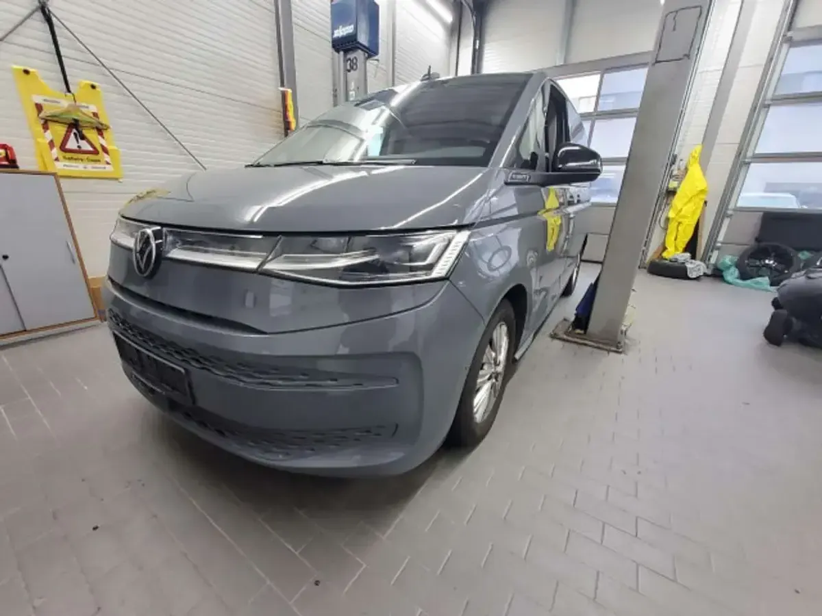 Usado VW Multivan Energetic 150 HP (110 kW) 2022 Cinzento Monovolume