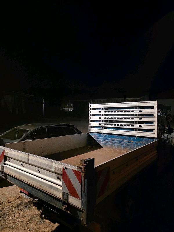 Gebraucht Renault Master 120 PS (88 kW) 2010 Grün Limousine