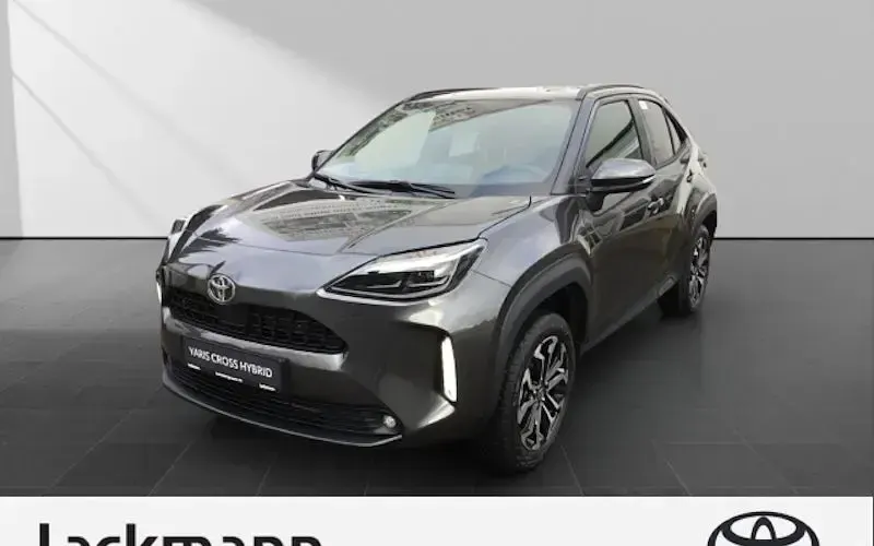 Neu Toyota Yaris Cross 130 PS (95 kW) 2026 Grau SUV