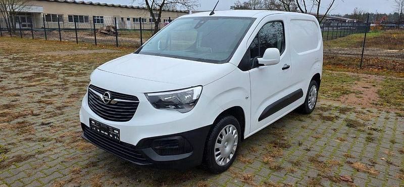 Weiß Gebraucht 2021 Opel Combo Limousine | 9.990 € - Bild 1/4