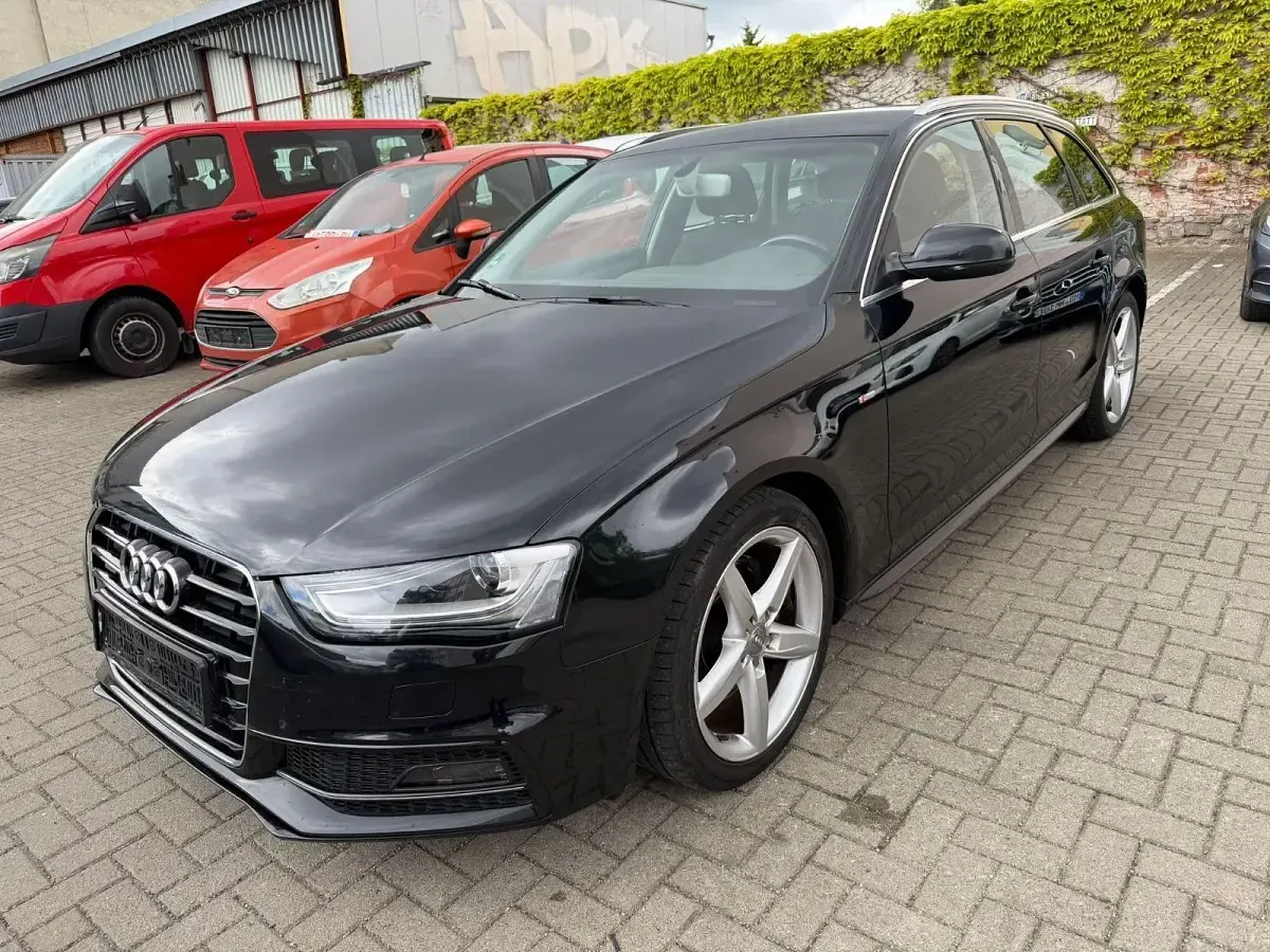 Używany Audi A4 S-Line 190 KM (139 kW) 2015 Czarny Kombi