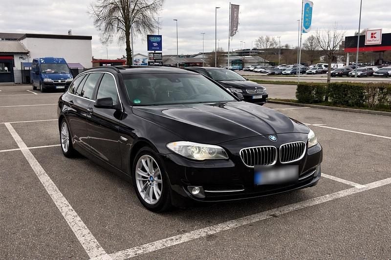 Gebraucht BMW 520 190 PS (139 kW) 2011 Schwarz Kombi