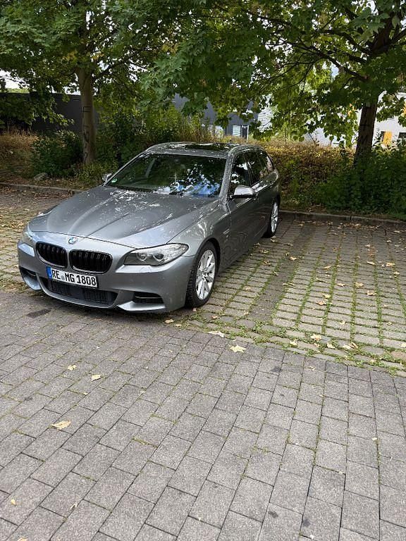 Grau Gebraucht 2013 BMW M550 Performance Limousine | 14.500 € (Superpreis) - Bild 1/4