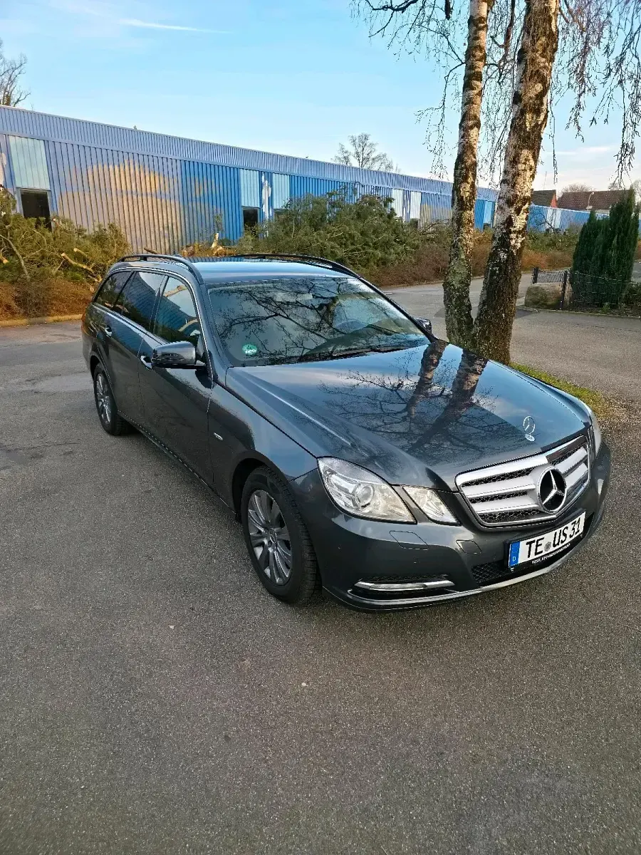 Gebraucht Mercedes E220 170 PS (125 kW) 2012 Grau Kombi