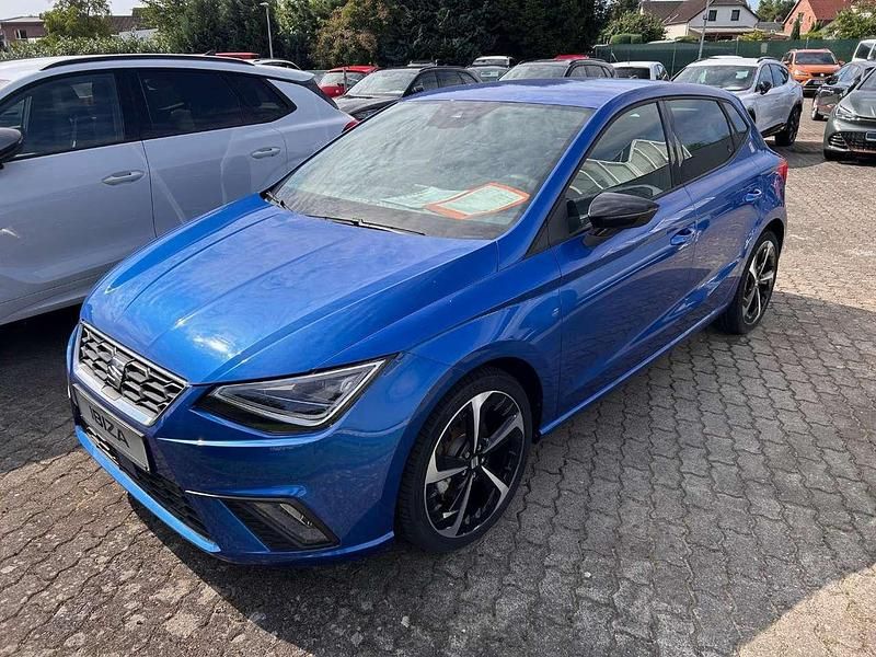 Sapphire blau metallic Neu 2025 Seat Ibiza FR Limousine | 26.990 € (Teuer) - Bild 1/4