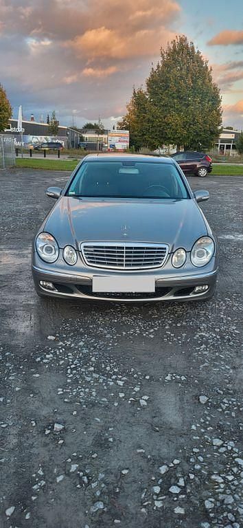 Silber Gebraucht 2005 Mercedes E280 Elegance Limousine | 8.900 € (Teuer) - Bild 1/4