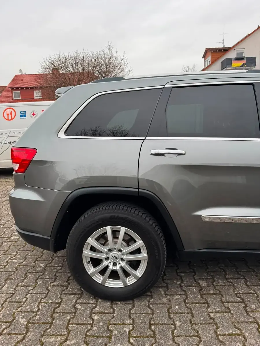 Gebraucht Jeep Grand Cherokee Overland 241 PS (177 kW) 2013 Silber SUV