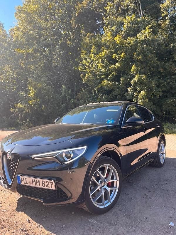 Schwarz Gebraucht 2025 Alfa Romeo Stelvio Super SUV | 28.200 € (Superpreis) - Bild 1/4
