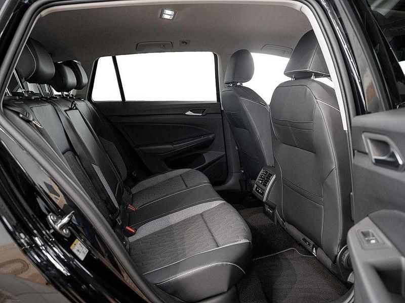 Neu VW Golf VIII 116 PS (85 kW) 2026 Grenadillschwarz Kombi