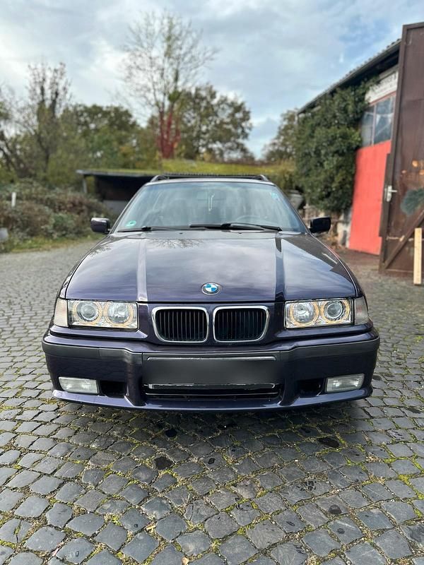 Violet Gebraucht 1997 BMW 320 M Sport Kombi | 3.599 € (Superpreis) - Bild 1/4