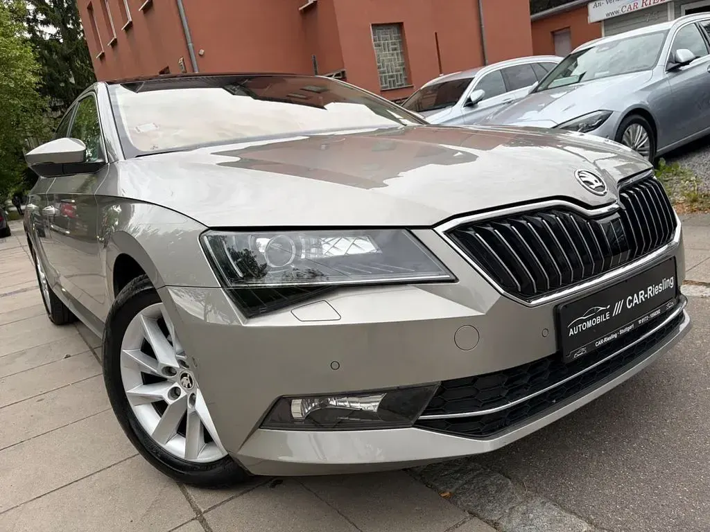 Gebraucht Skoda Superb Style 150 PS (110 kW) 2018 Grün Limousine