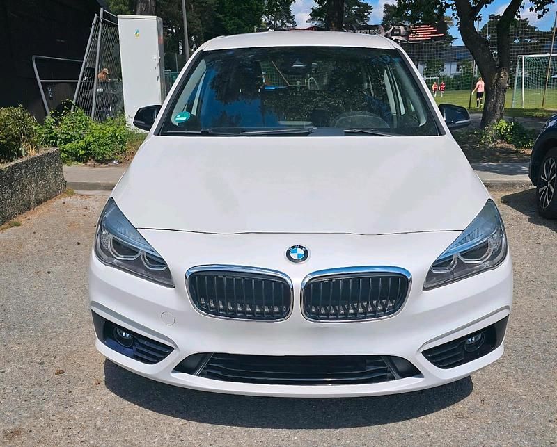 Weiß Gebraucht 2016 BMW 218 Sport Line Van / Kleinbus | 16.000 € (Guter Preis) - Bild 1/4