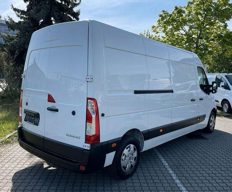Second-hand Renault Master 170 CP (125 kW) 2019 Alb Monovolum